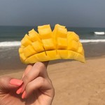 @instagram: Фрукты в ГОА - отдельная тема) можно конечно впасть прям во фруктовый запой, потому что они тааааакие здесь вкусные ???? Ананасы и манго, на мой взгляд, в ГОА просто космические ???? Держу себя в руках - один фрукт в день, чтоб было не стыдно возвращатьс