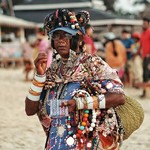 @instagram: Эти фото я честно признаюсь,стырила у отдыхающих ????????????,простите меня. Вот эта женщина нас пугала на пляже своим видом????Она тихо подкрадывалась, и хитренько так улыбалась????????????Папа называл её металлисткой????????Ведь на ней столько всего нав