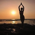 @instagram: Мир - это книга и не путешествуя, вы читаете лишь одну её страницу #мысливслух #философия #правильныемысли #неучите #нелечите #индия #гоа #отпуск #море #счастьеесть #наморе #путешественники #вотпуске #пляж #закат #sunset #india #goa #northgoa #mandrem #пу