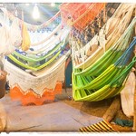 @instagram: Ночной рынок в Арпоре работает по субботам. Чего там только не встретишь, сколько нужных и еще больше не нужных вещей.. так мой взгляд упал на гамаки и подвесные кресла. Стоит самой упасть в объятия этого незамысловатого устройства, и ты сразу ловишь себя