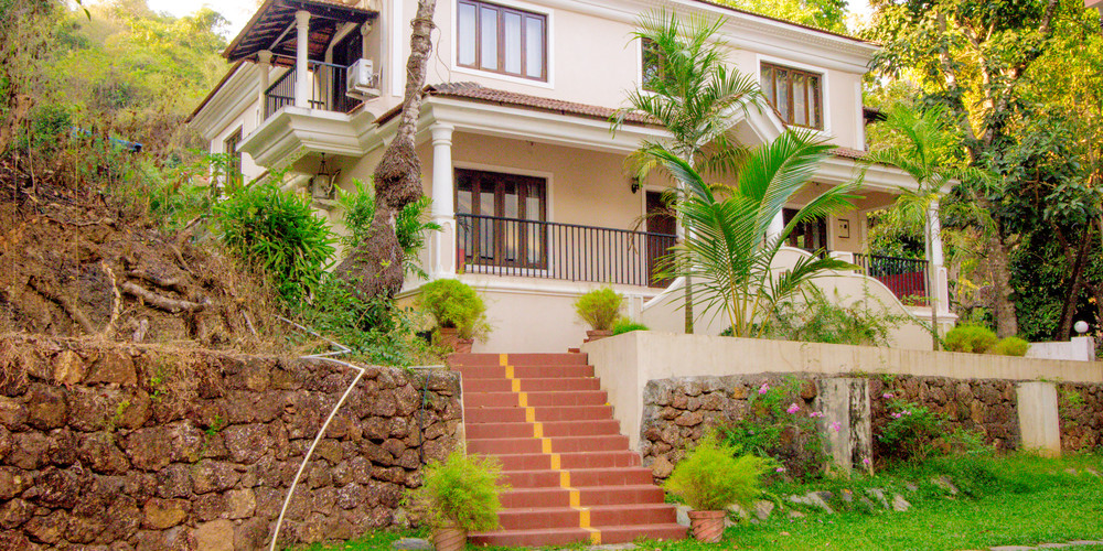 Johanna Garden — Luxury villa for rent in Baga