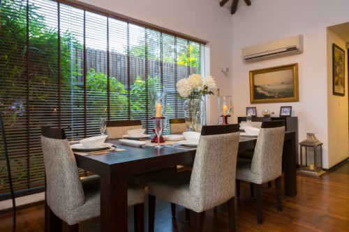 Dinning table for 6 persons