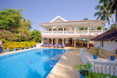 Luxury villa with swimming pool for rent in Candolim