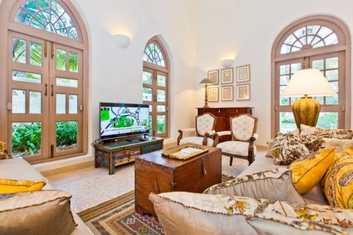 Comfortable sitting area with plazma TV