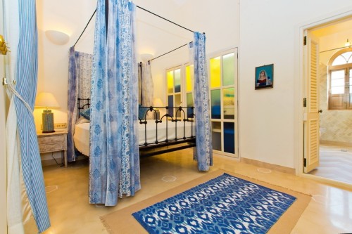 Spacious bedroom with en-suite bathroom